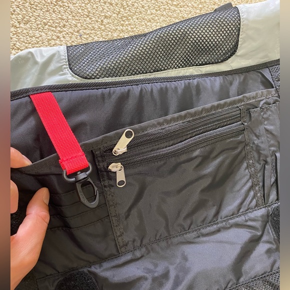SOLD- Titleist Laptop Messenger Travel Bag. Excellent Condition. - Picture 8 of 13
